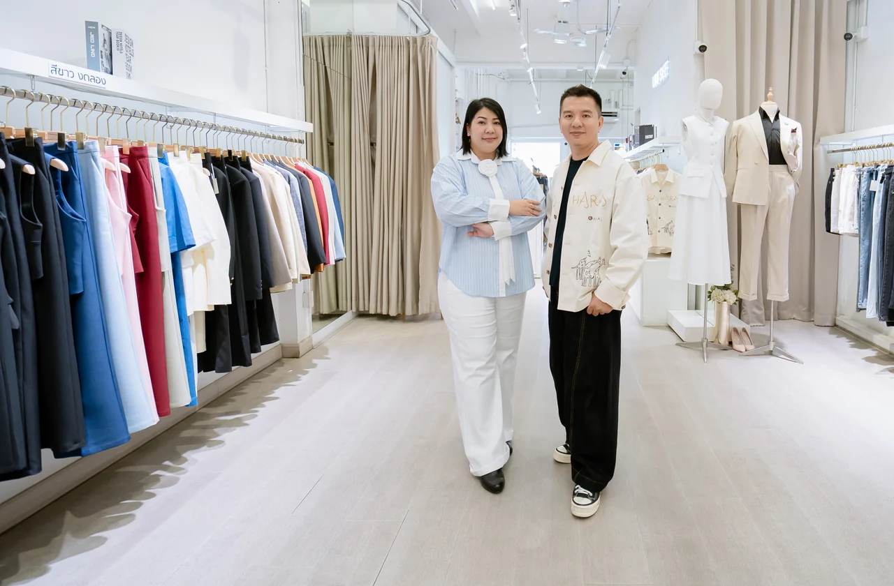 คุณณัฏฐ์ และ คุณเก้า ที่ร้าน UNISEE CLOSET